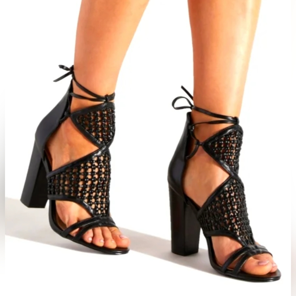 (never worn)Hot🖤Woven, Block Heeled Sandals. Shoe Dazzle✨ (Never Worn)